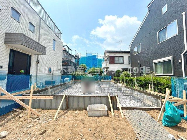 パントリー・WIC・リネン棚・グルニエ・セカンド洗面完備のゆとりの4LDKです。