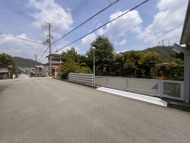 居住スペース（3階）と同じ高さにある前面道路です！