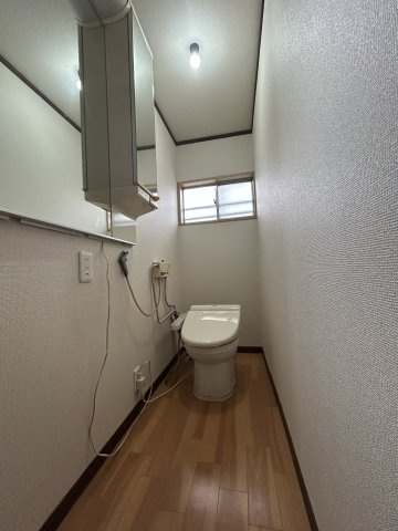 プライベート空間として機能や内装にこだわった、優しい雰囲気のトイレはリラックス空間へ。
