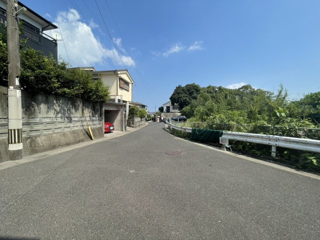 前面道路含む現地写真です