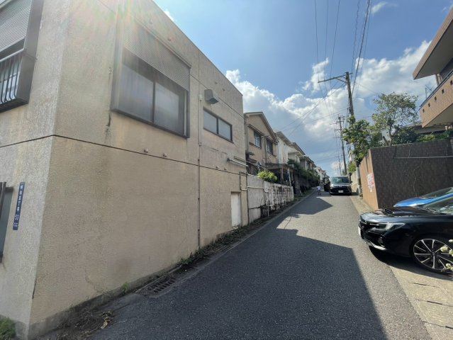 前面道路含む現地写真です