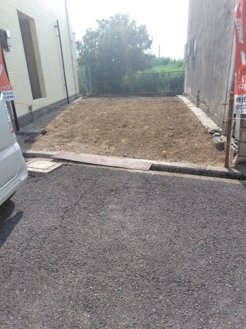 前面道路含む現地写真です
