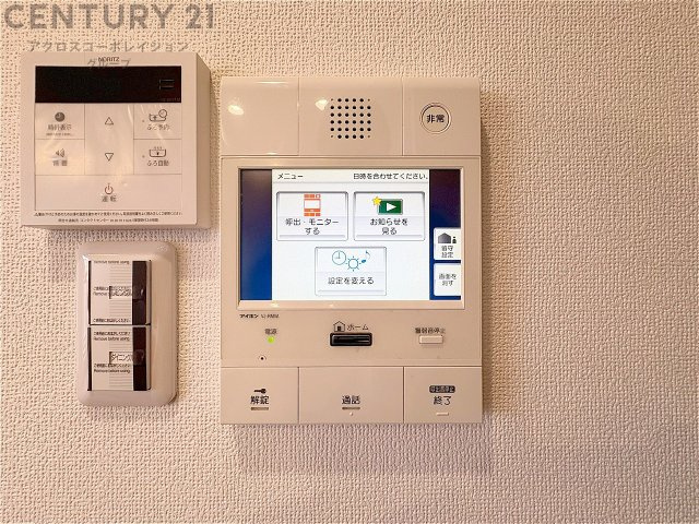 訪問者が来たときにテレビ画面で確認できるため、安心してドアを開けられます。録画機能があるものもあり、留守中に来訪者を記録しておくことができます。利便性が高く、セキュリティ面でも安心です。　