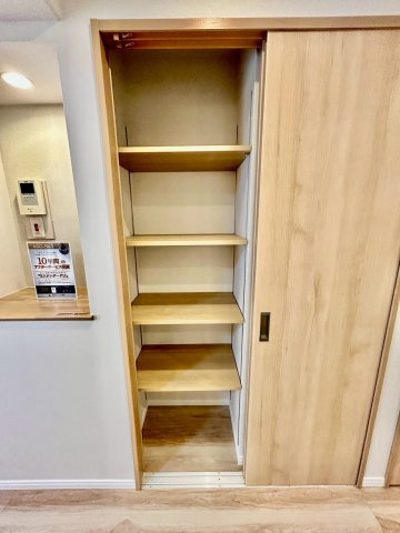 収納が豊富で、暮らしやすさに配慮した間取りです。