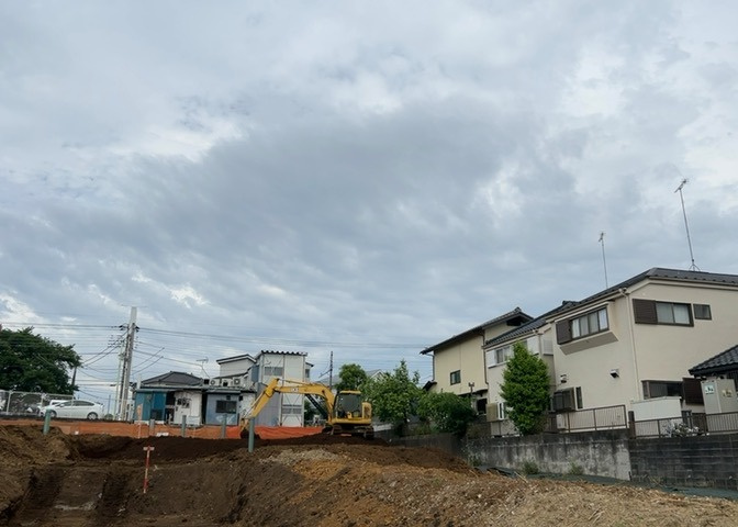土地の形が極端に長細かったり、狭小地、あるいは道路との高低差がある傾斜地だった場合、後々売ろうとしても買い手がつかない場合もあります。後々、売却することになった時に価値の下がらない土地を選びましょう。