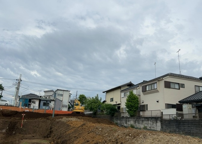 土地を買う際、住む地域の自治体や福祉の補助制度にも注目してみましょう。子供や老人の医療補助やゴミ出しのルールなど、自治体によってルールに大きな違いがあるため、暮らしやすい土地で判断するとよいでしょう。