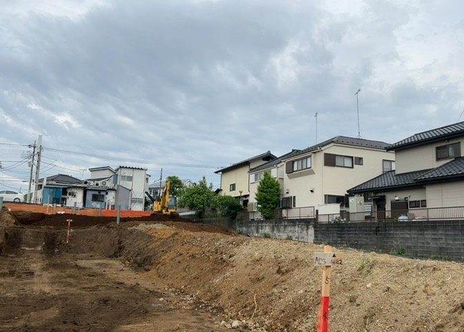 隣家の土地はどうなっているのか、生活利便施設が近くにあるのか、学校まで近いかなど、お客様のライフスタイルにあわせたイメージが重要です。また、近くにあると困る施設が近くにないかも確認するといいでしょう。