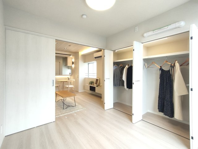 【洋室　約5.3帖】