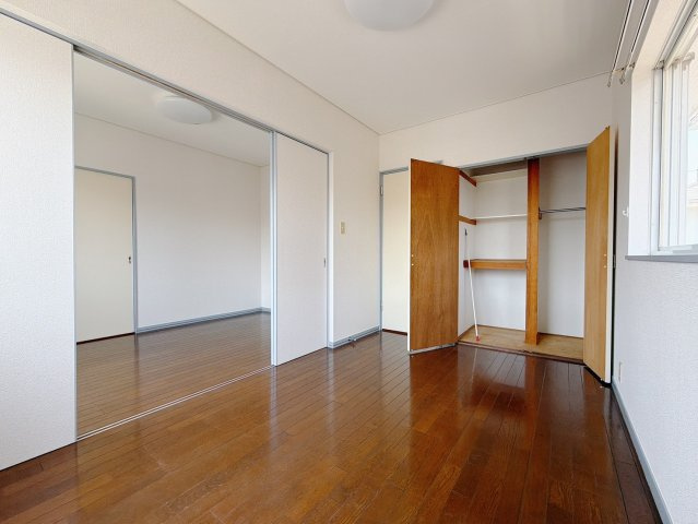 ■洋室｜2階各居室には収納をご用意しています♪常にお部屋を綺麗に保てます！小さなお子様も自然とお片付けができるようになるのでうれしいですよね！