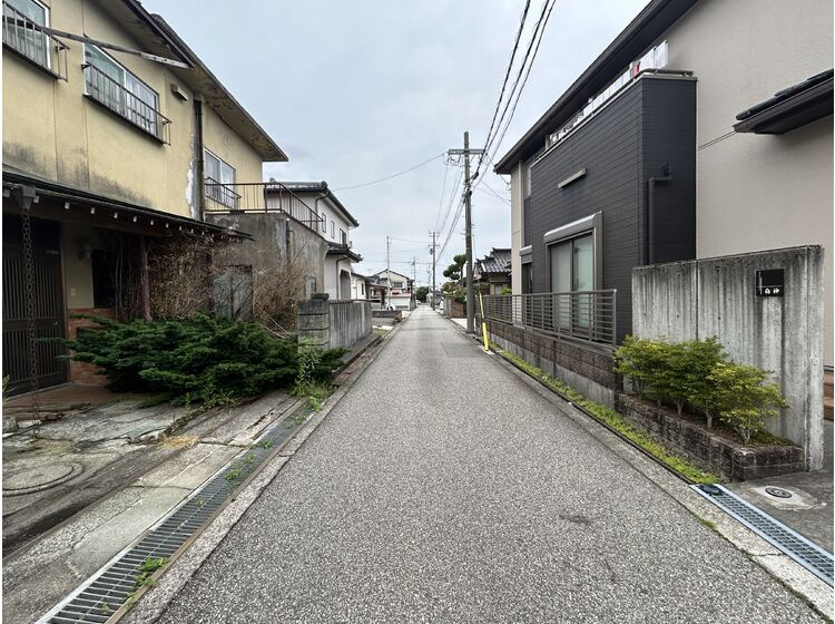 前面道路（北西道路）