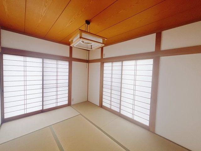 ■1階和室｜和室を書斎にしたり、冬にはコタツを敷いて家族みんなで年越しをするのもいいですね。家族みんなのお気に入りの空間になります♪