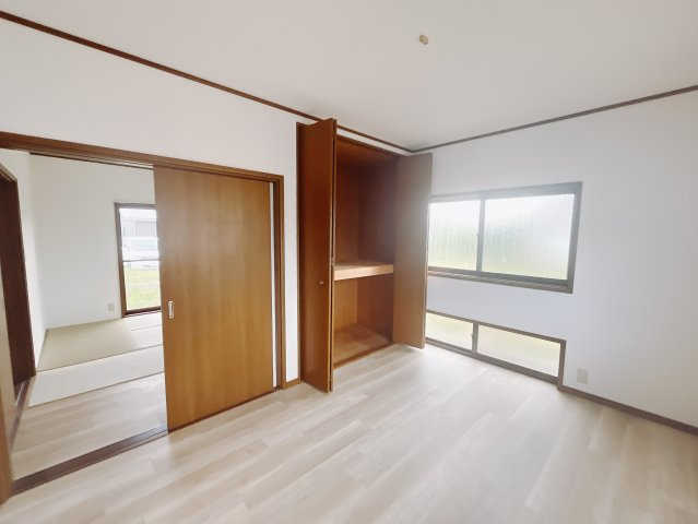 ■洋室｜2階各居室には収納をご用意しています♪常にお部屋を綺麗に保てます！小さなお子様も自然とお片付けができるようになるのでうれしいですよね！