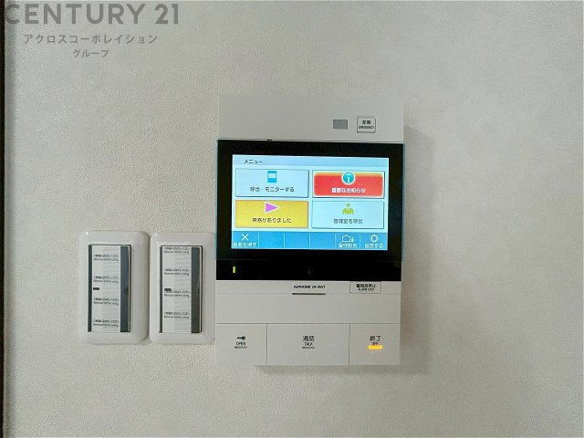 訪問者が来たときにテレビ画面で確認できるため、安心してドアを開けられます。録画機能があるものもあり、留守中に来訪者を記録しておくことができます。利便性が高く、セキュリティ面でも安心です。　