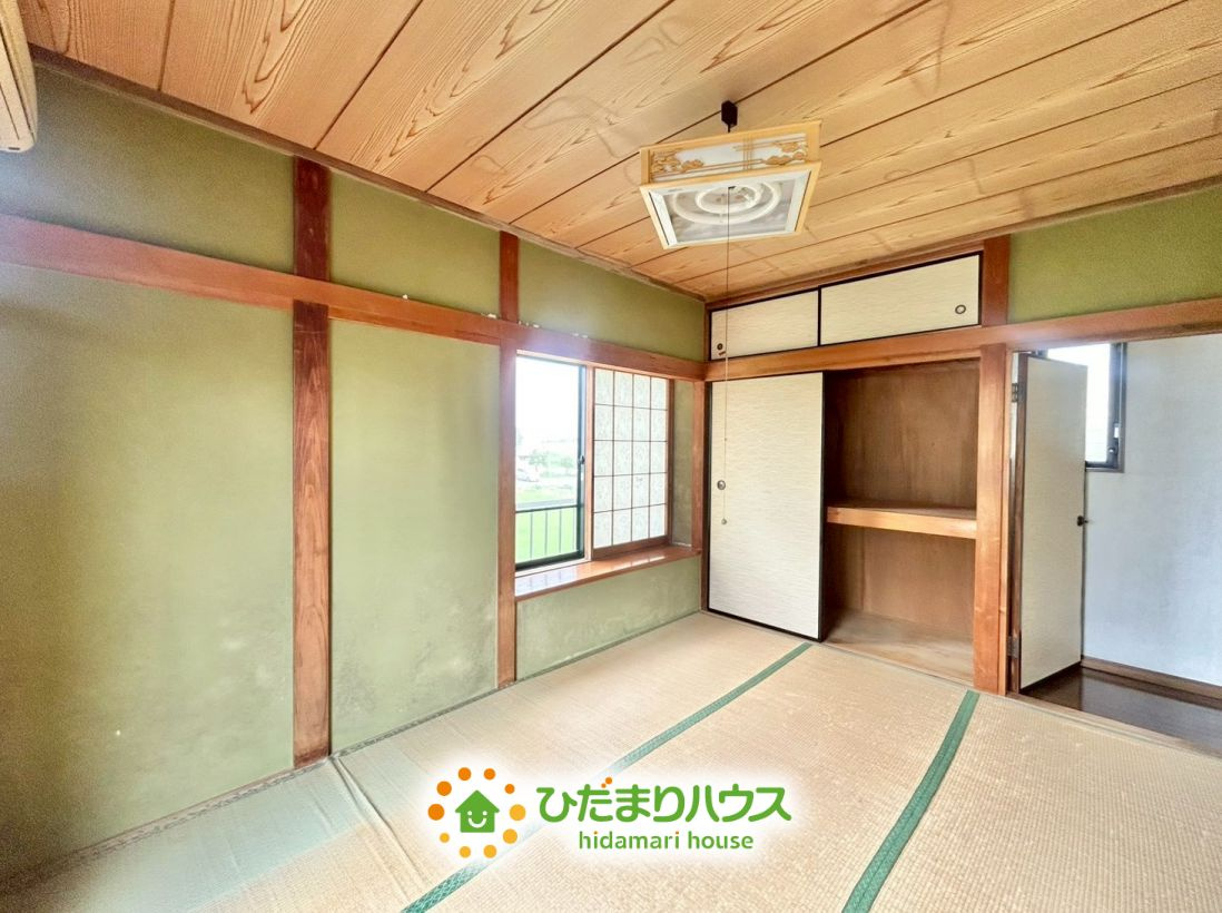 押入には普段使わない物もすっきり収納できます！
