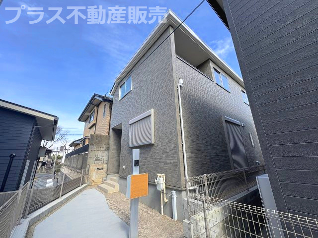 完成しました。物件内部もご見学頂けます。プラス不動産販売にお任せ下さい。