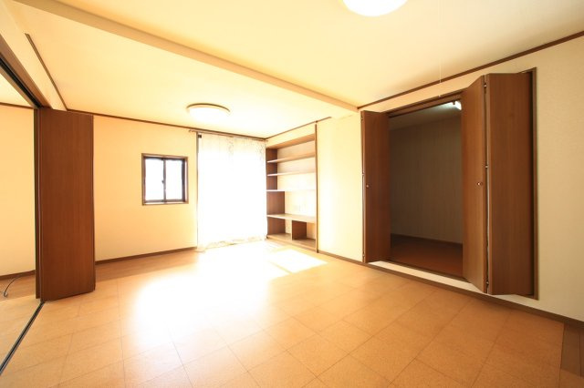 古民家からは想像できない洋室3部屋はクローゼットが充実