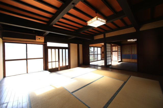 日本らしい落ち着いた雰囲気の和室です