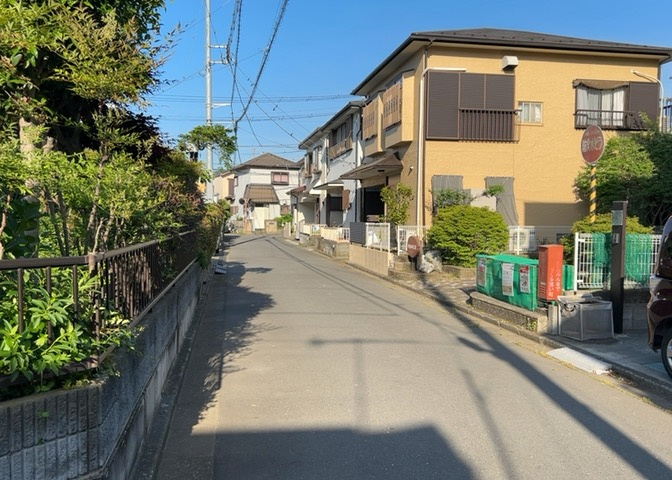 お持ちの車種によっては前面道路が広い方が便利でしょう。しかし、前面道路が広ければその分交通量が多くなるため、騒音などが気になる場合があります。実際に現地を見学し、周辺交通量や騒音などを確認しましょう！