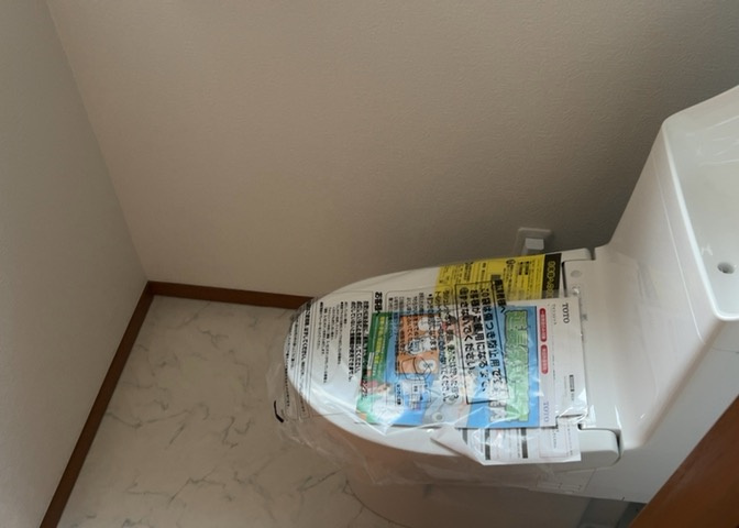 トイレは大きさや形、機能、抗菌性などが異なる多種多彩なタイプが各メーカーから出ています。それぞれに良さがあるため、事前にどういったタイプのトイレがいいのかをご家庭内で決めて、内見に行くといいでしょう。