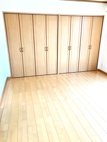 使い勝手のいい洋室です