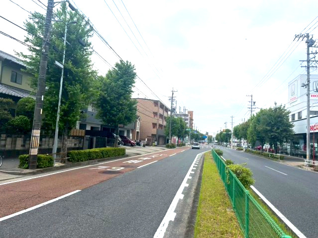 前面道路含む現地写真です