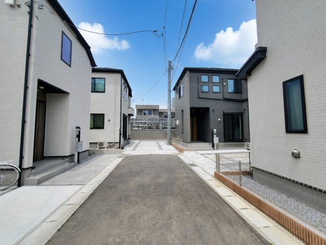 前面道路含む現地写真です