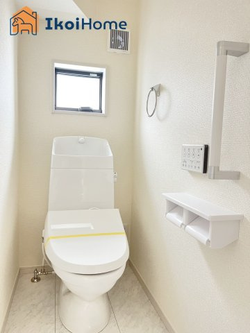 ◆同社施工例◆1階・2階にウォシュレット、暖房便座、脱臭機能を標準装備のトイレを完備！