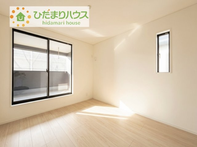 お掃除しやすく、清潔感を保てるのでダニも発生しにくいフローリング♪