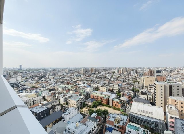 【眺望】　遮るものの少ない眺望です。家事やお仕事の合間に、外の空気を吸うのにぴったりです。