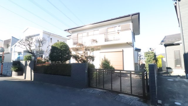 広々とした前面道路が生む、開放感ある暮らし