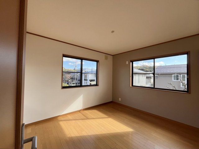 シンプル・イズ・ベストが基本。プレーンな空間を自分好みに。いつまでも快適に暮せる住まいへ。　　