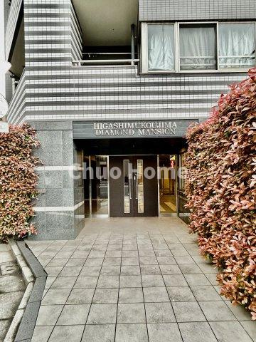 【エントランス】マンションのエントランスは、その物件の印象を決める、顔とも言える場所です。毎日通る場所ですからきれいなのが一番です。