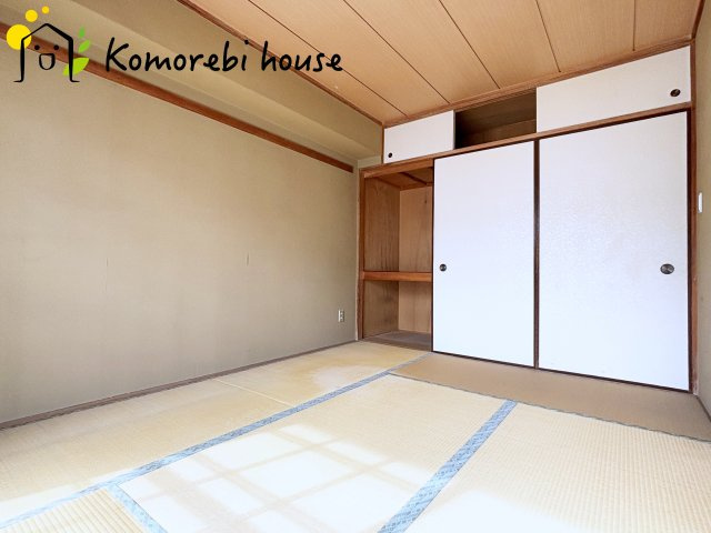 光の差し込む和室です