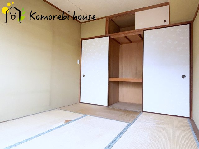 光の差し込む和室です