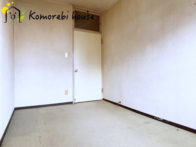 光が差し込む和室です