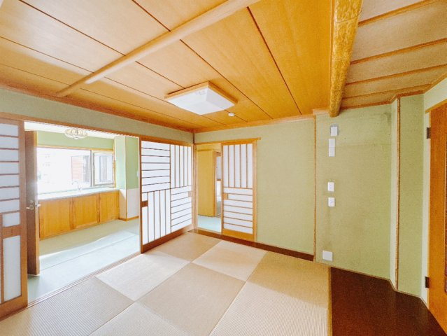 ■和室｜おじいちゃんやおばあちゃんが遊びに来たときにゆったりとくつろげるスペースがあると喜んでくれますよね♪