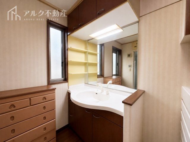 独立洗面化粧台※AIによる荷物消去加工を行った画像です。