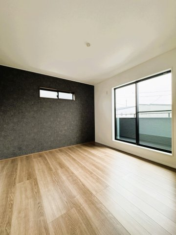 7帖の主寝室は大型ベッドを置いても窮屈感がありません。サイドテーブルやテレビ台なども設置できるから、寝室でのリラックスタイムがもっと充実します。