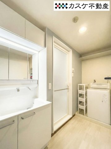 ごちゃつく洗面台も三面鏡裏に収納すればスッキリします！