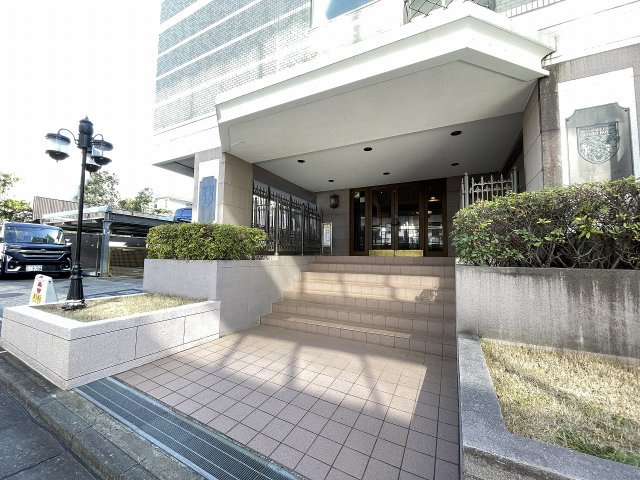 マンションの顔でもある、高級感漂うエントランス。　