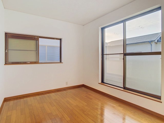 2階西側洋室約6帖