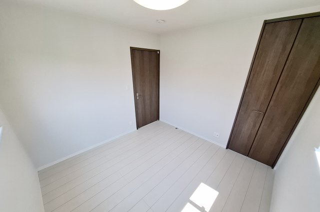 洋室4：約4.5帖のお部屋は、ライフスタイルに合わせて多用途に使えます。