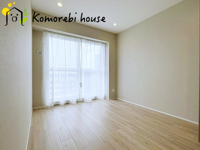 落ち着いた色調の洋室です