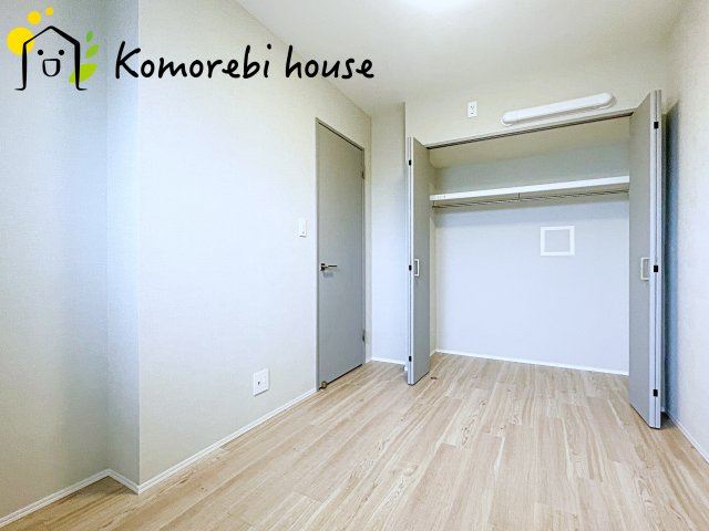 落ち着いて過ごせるお部屋なので、寝室にいかがでしょうか
