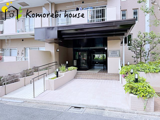 落ち着いたエントランスです