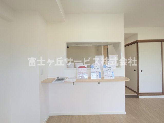 前から見たキッチンです