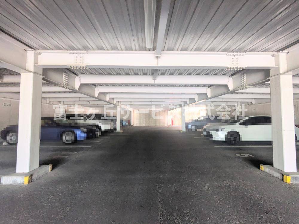 敷地内駐車場です