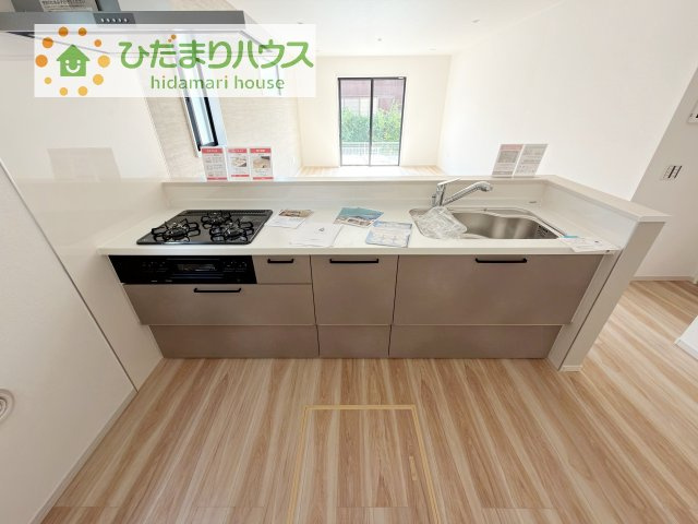 料理をしながらでも、ご家族との会話を楽しめる対面式キッチン♪