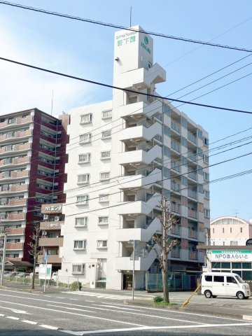 コンビニ、銀行など生活利便施設も身近に揃うマンション！