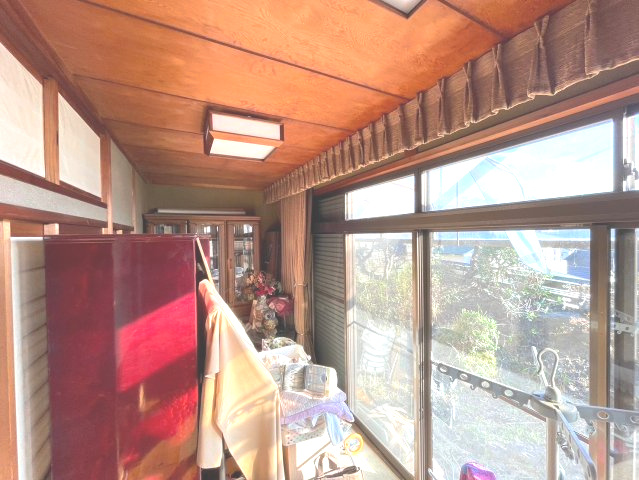 広い縁側です。
